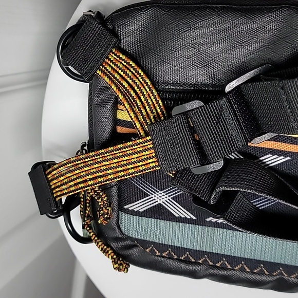 Chums Rover Crossbody - Picture 3 of 7